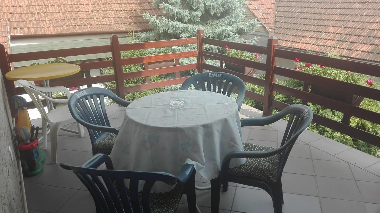 Domacinstvo Opavski Backi Petrovac Esterno foto