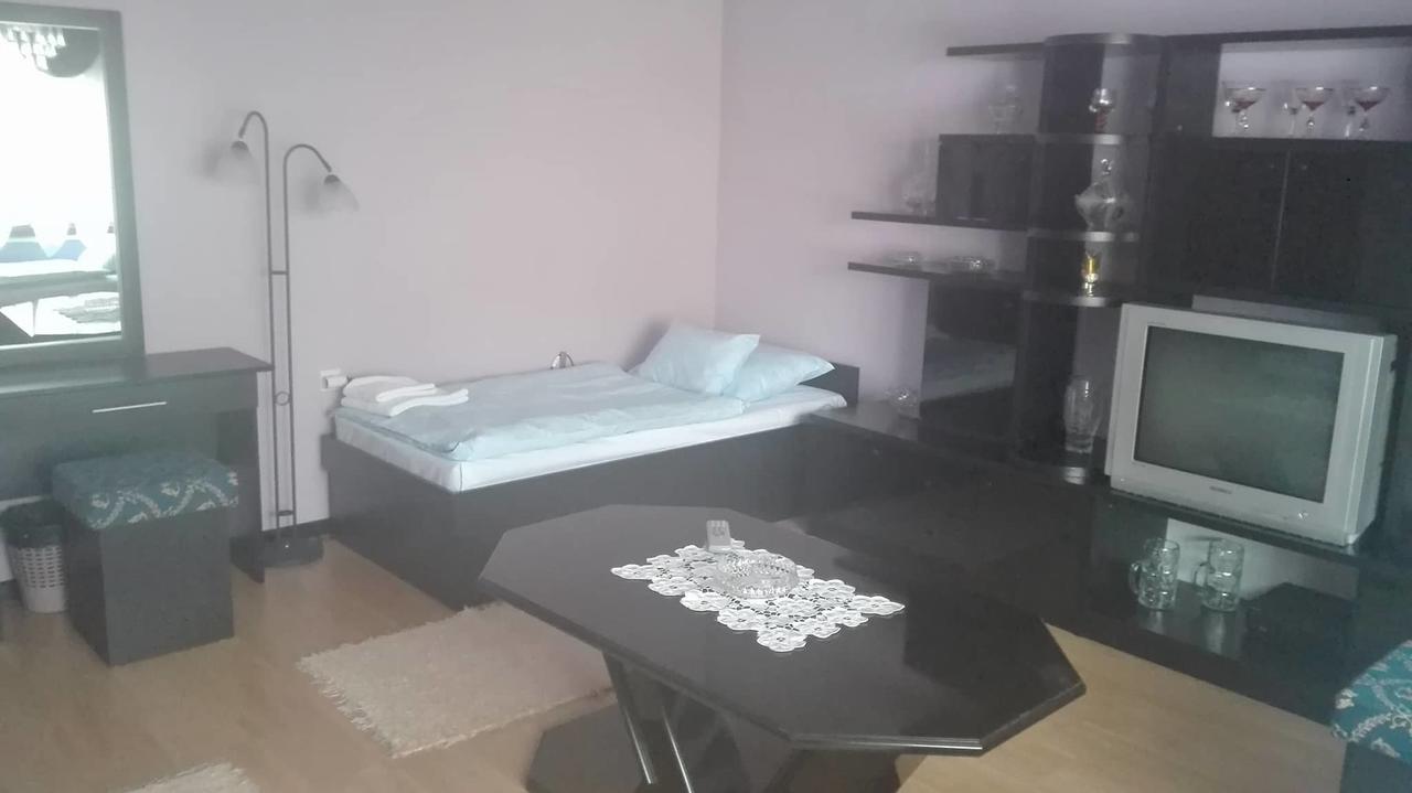Domacinstvo Opavski Backi Petrovac Esterno foto