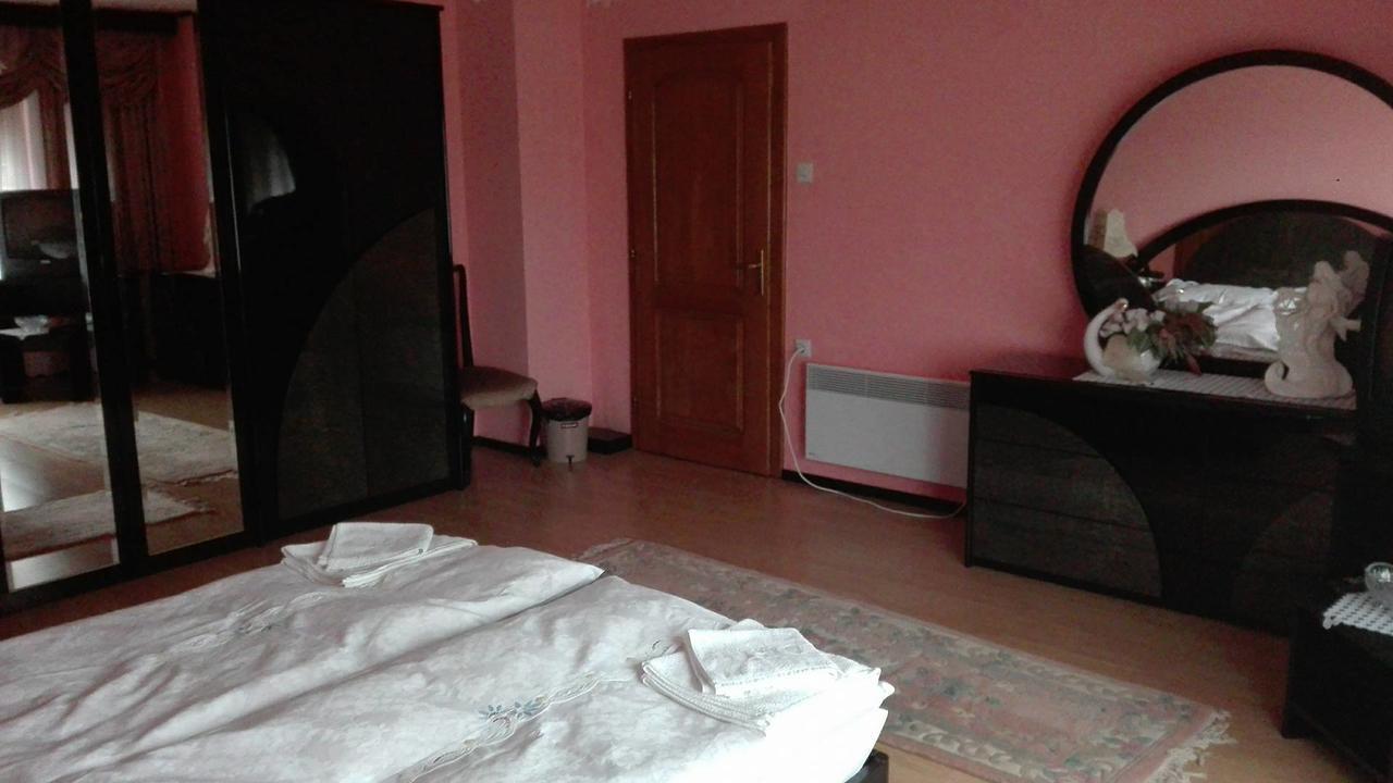 Domacinstvo Opavski Backi Petrovac Esterno foto